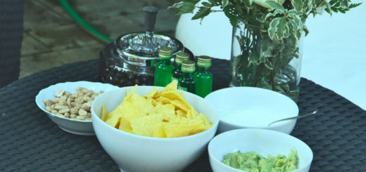 Miska bufetowa z porcelany na zimnym stole szwedzkim