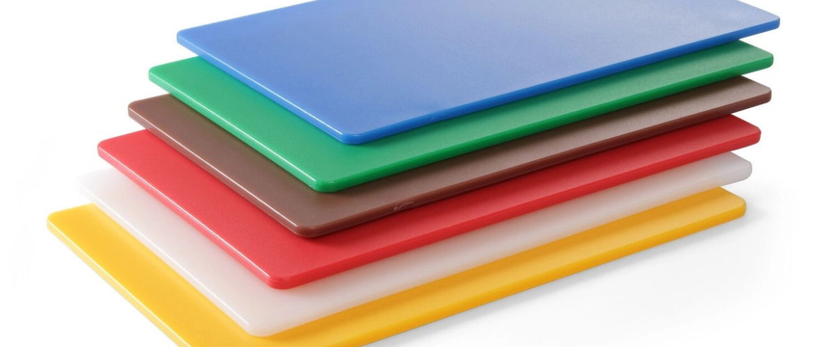 Schemat kolorów HACCP w kuchni gastronomicznej – deski, noże i pojemniki GN