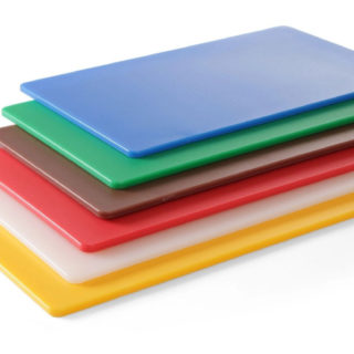 Schemat kolorów HACCP w kuchni gastronomicznej – deski, noże i pojemniki GN