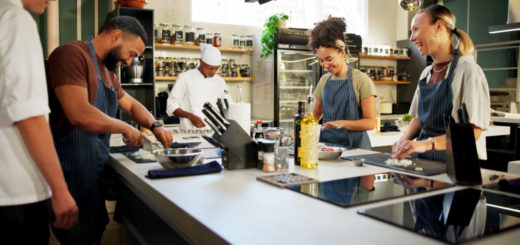 Profesjonalna strefa wydawki w restauracji